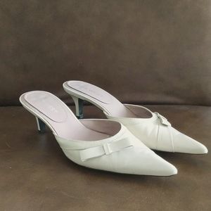 Nine West beige pointy toe kitten heels